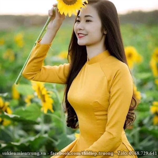 Áo dài Vàng 2