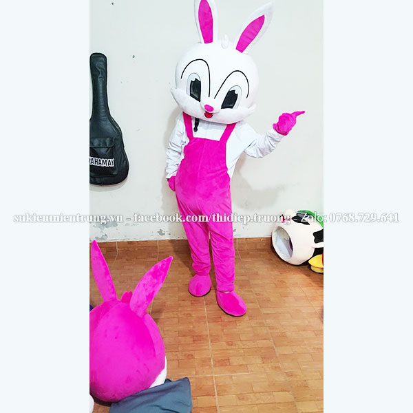 Mascot  thỏ trắng yếm hồng