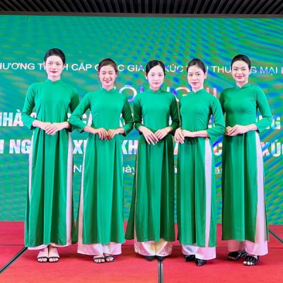 Cho thuê áo dài Đà Nẵng - Áo dài xanh