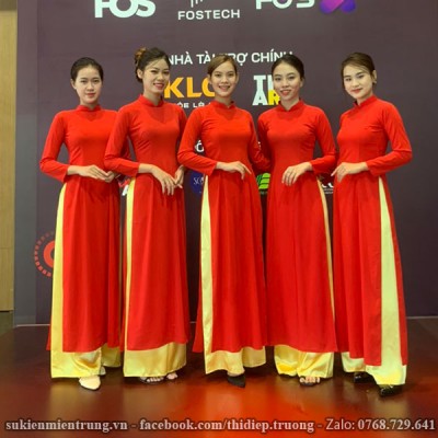 Áo dài Đỏ quần Vàng 2